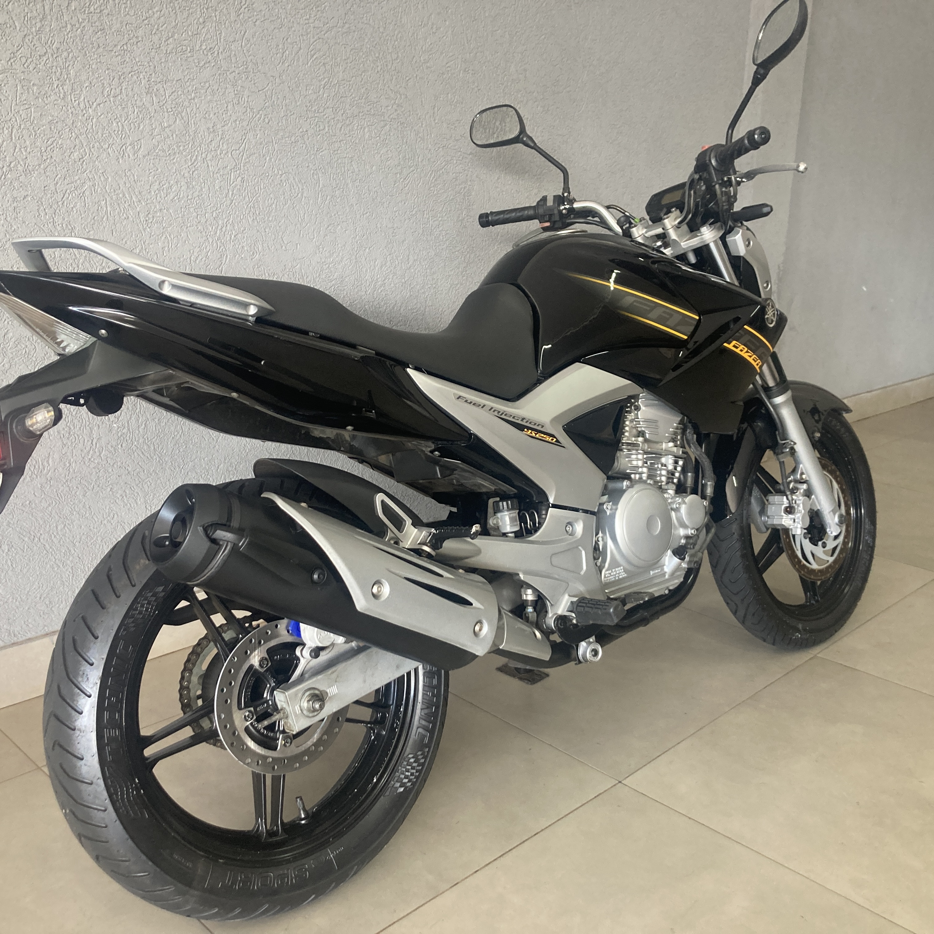 Foto 2 de Yamaha FAZER 250 2010/2011