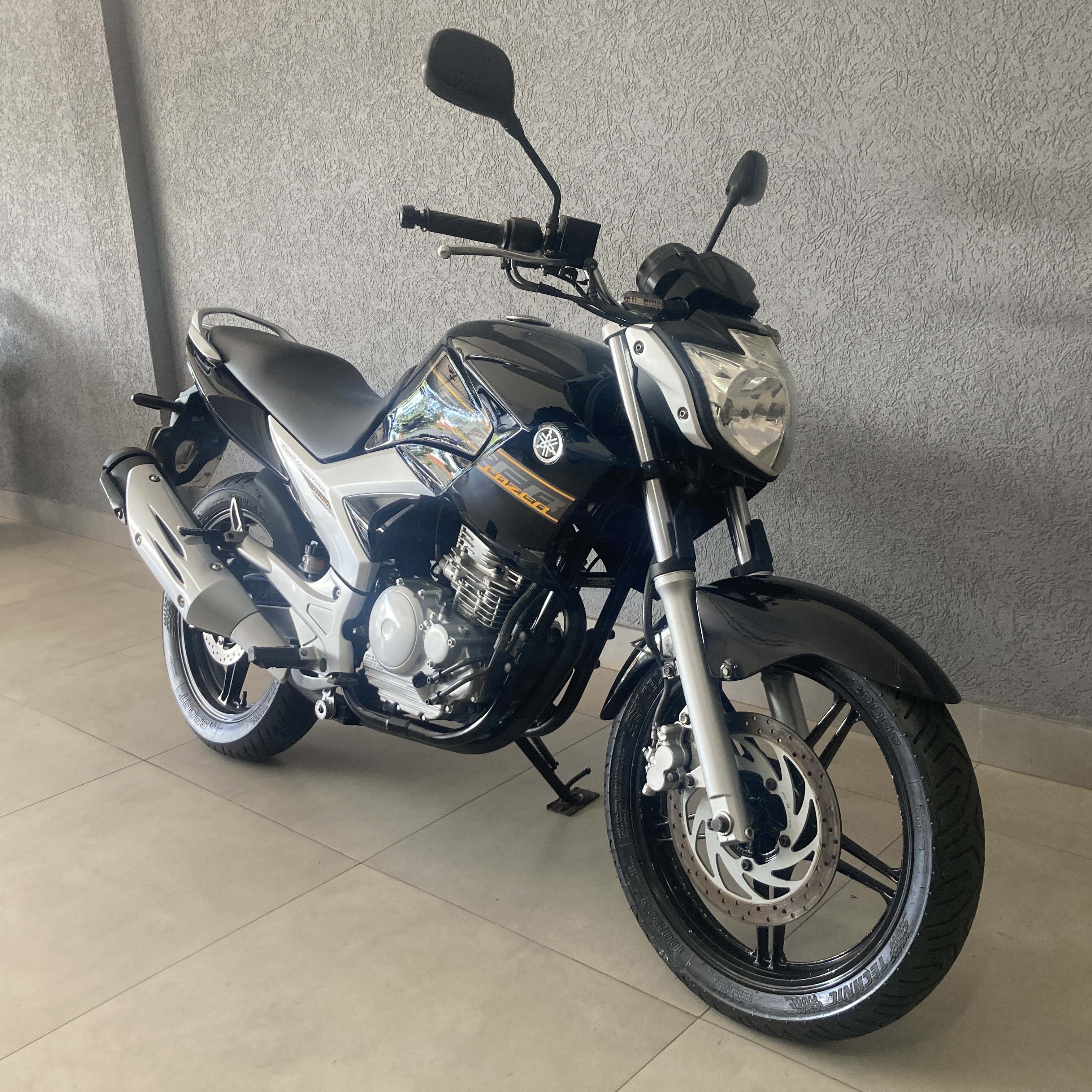 Yamaha FAZER 250